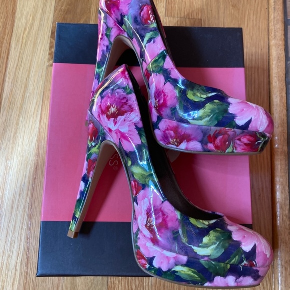 GUESS Floral Print Platform Heels - Picture 2 of 4
